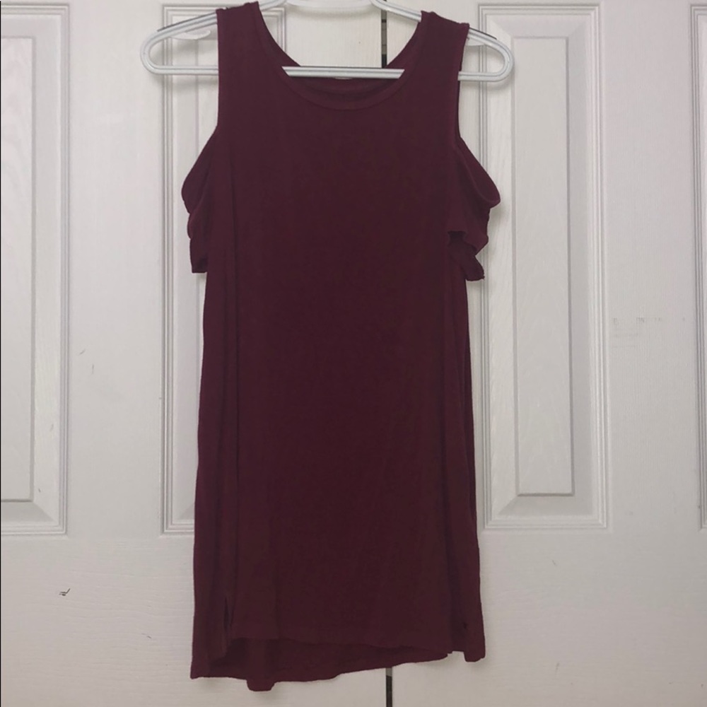 maroon cold shoulder american eagle shirt